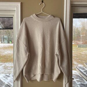 H&M Cozy Light Grey Crew Neck Winter Sweater - Size Medium